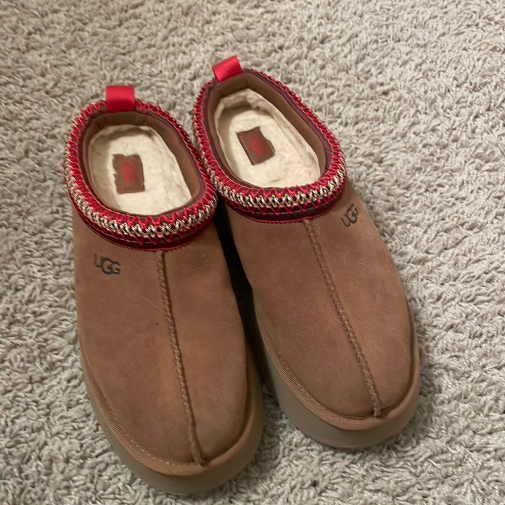 Ugg slippers, platform